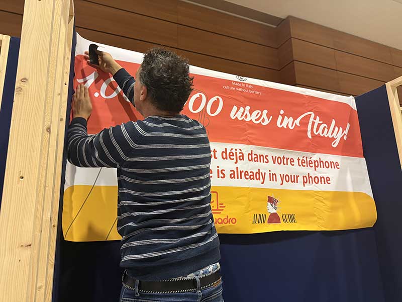 Giuseppe al lavoro allo stand di InQuadro